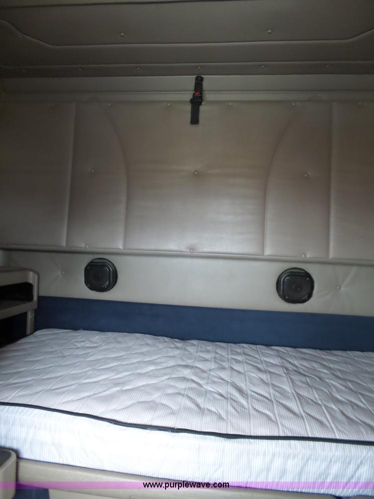 image for item K5772 2007 International 9400i semi truck