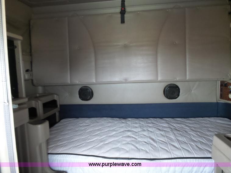 image for item K5772 2007 International 9400i semi truck