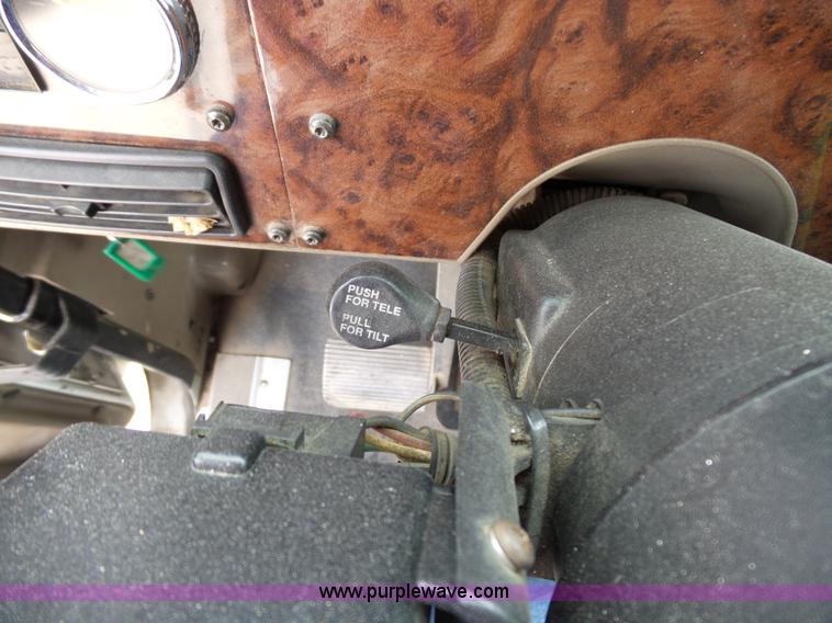 image for item K5772 2007 International 9400i semi truck