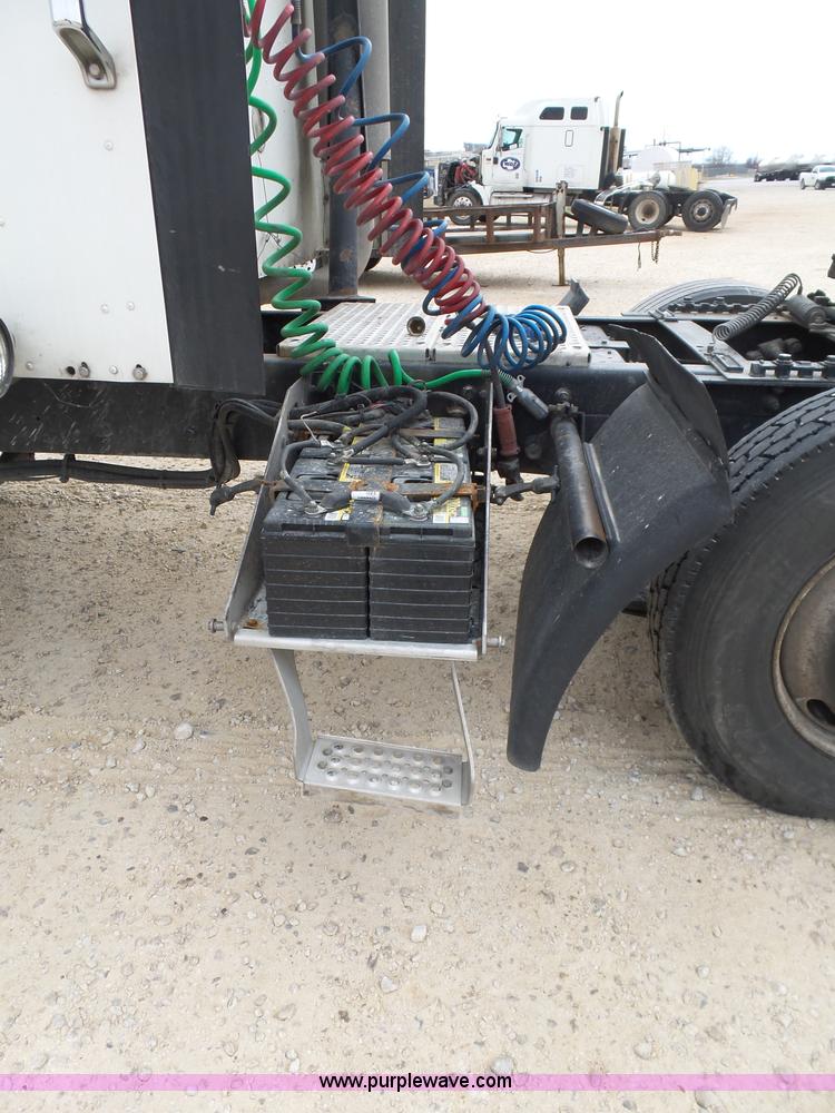 image for item K5772 2007 International 9400i semi truck