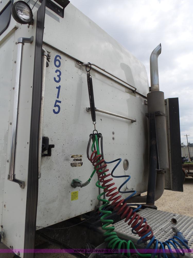 image for item K5772 2007 International 9400i semi truck