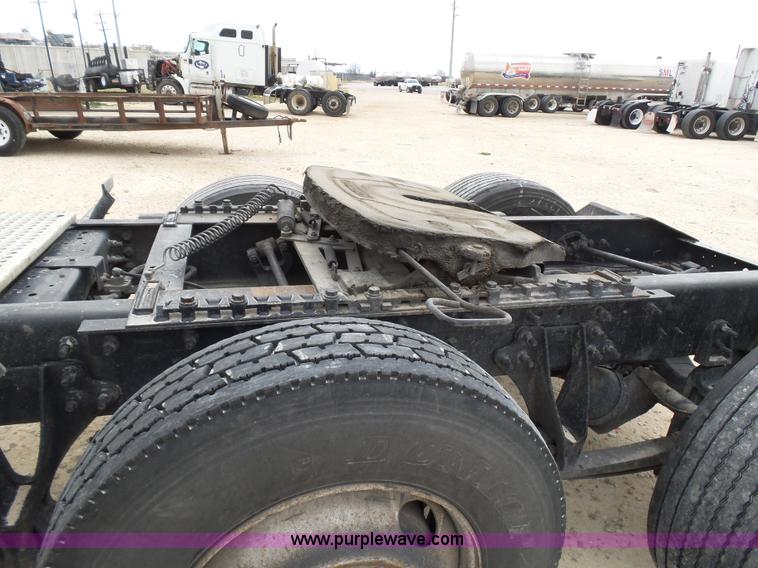 image for item K5772 2007 International 9400i semi truck