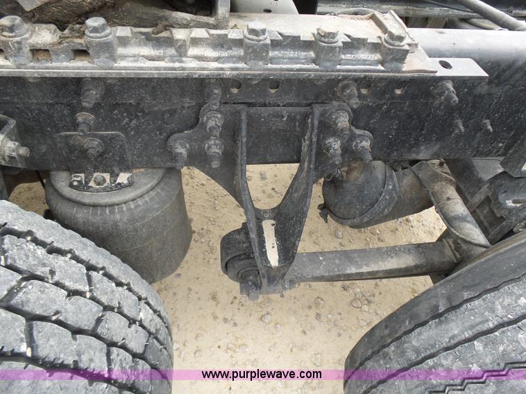 image for item K5772 2007 International 9400i semi truck