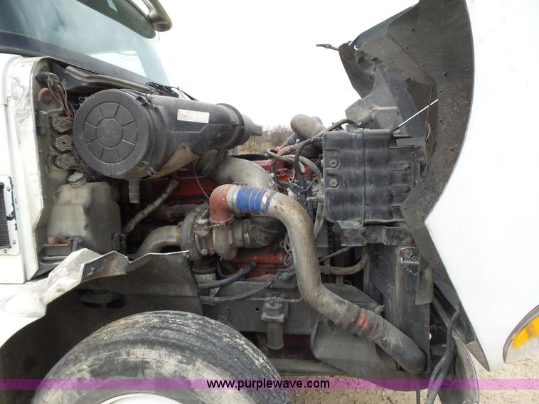 image for item K5772 2007 International 9400i semi truck