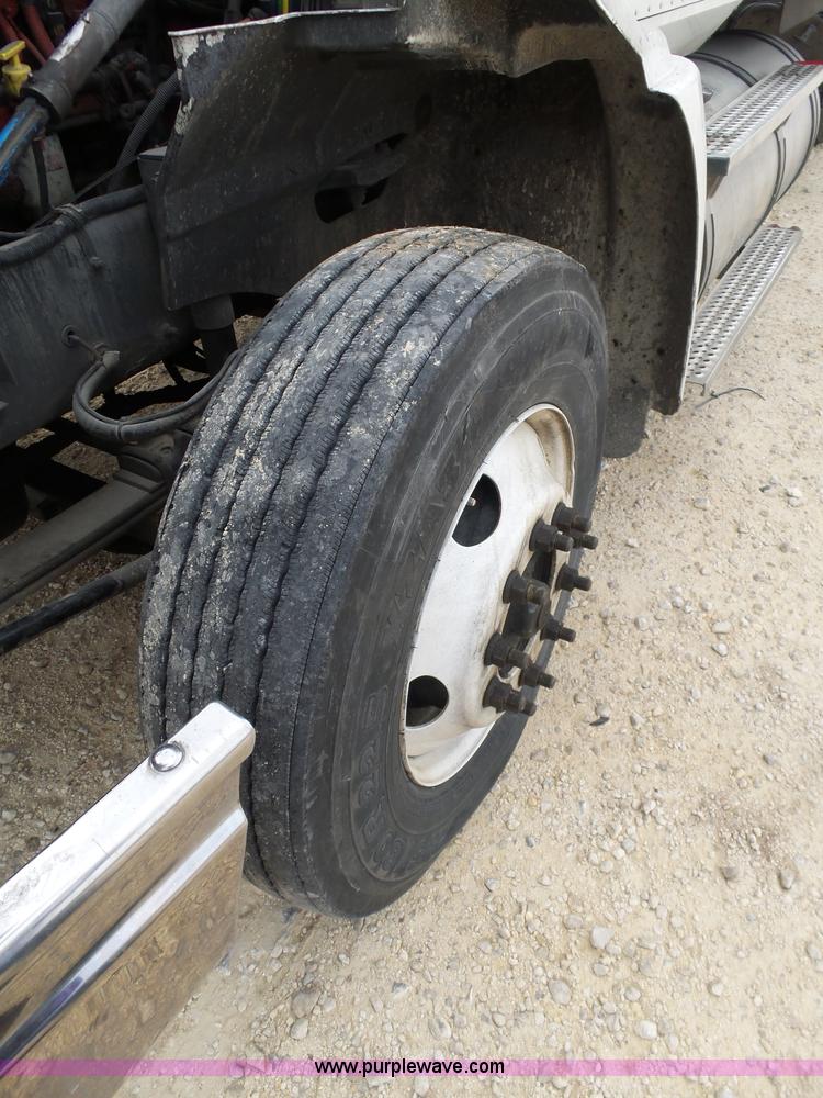 image for item K5772 2007 International 9400i semi truck