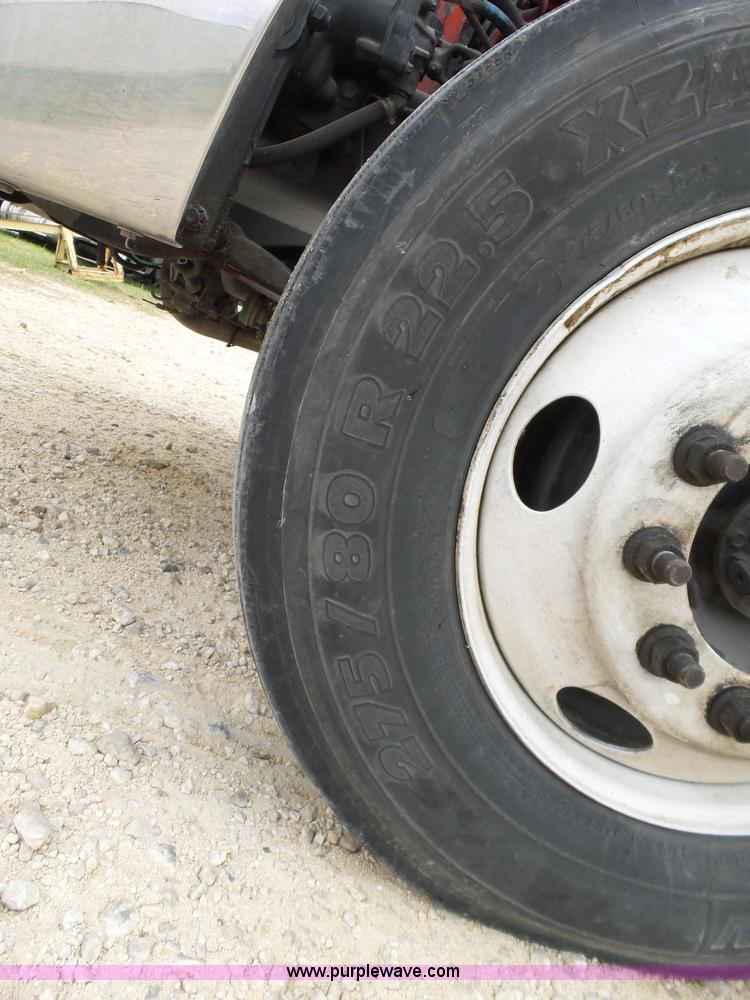 image for item K5772 2007 International 9400i semi truck