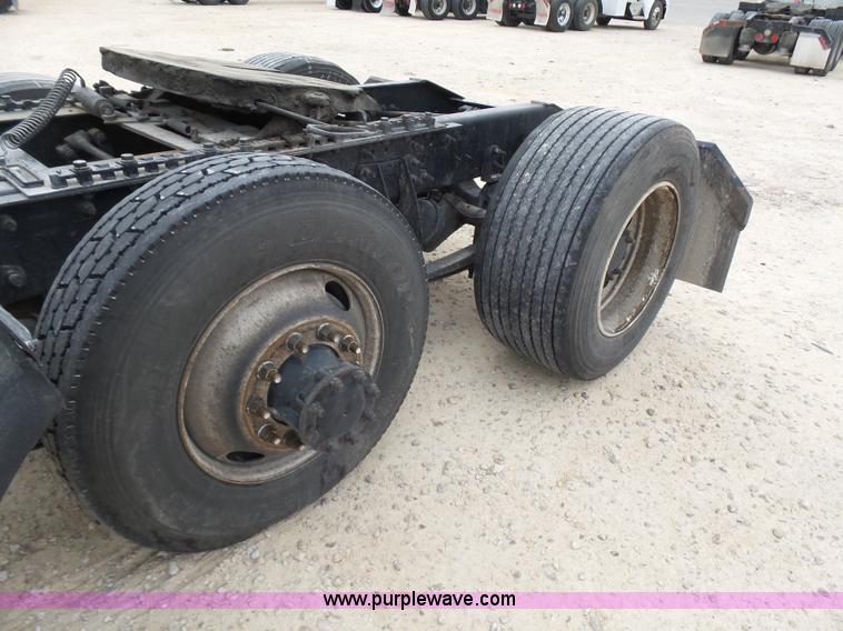 image for item K5772 2007 International 9400i semi truck