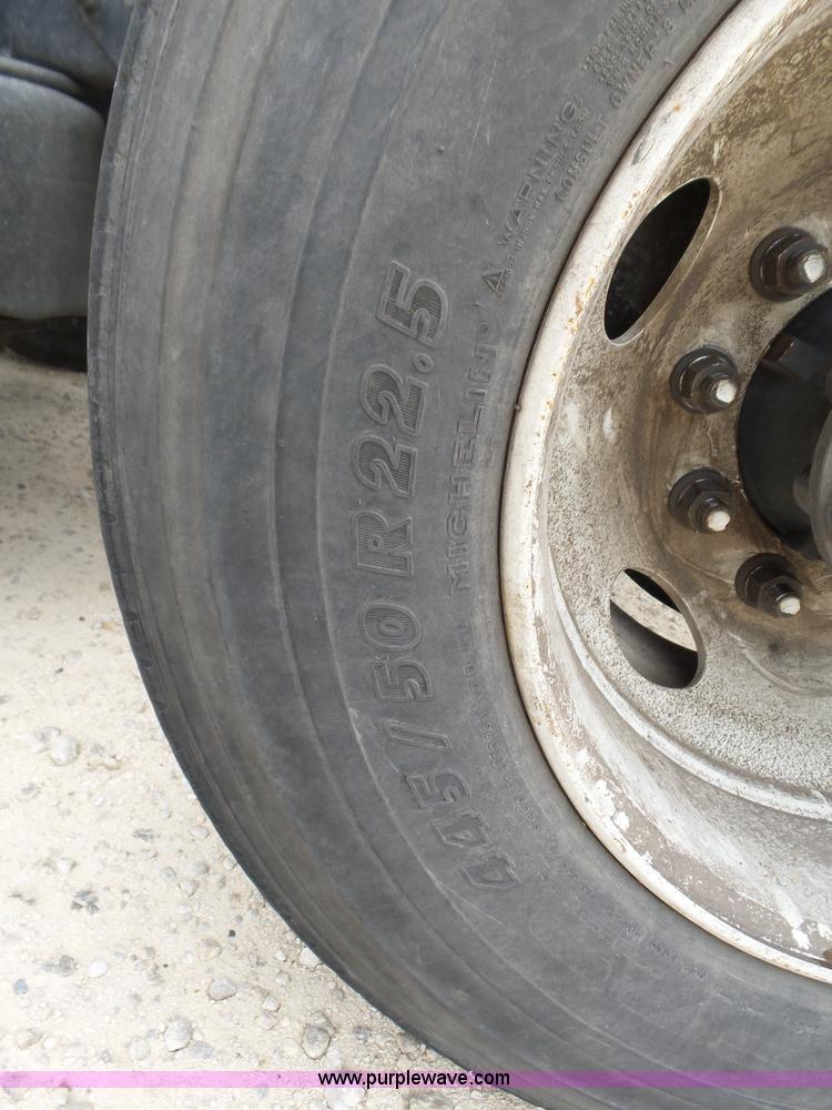 image for item K5772 2007 International 9400i semi truck