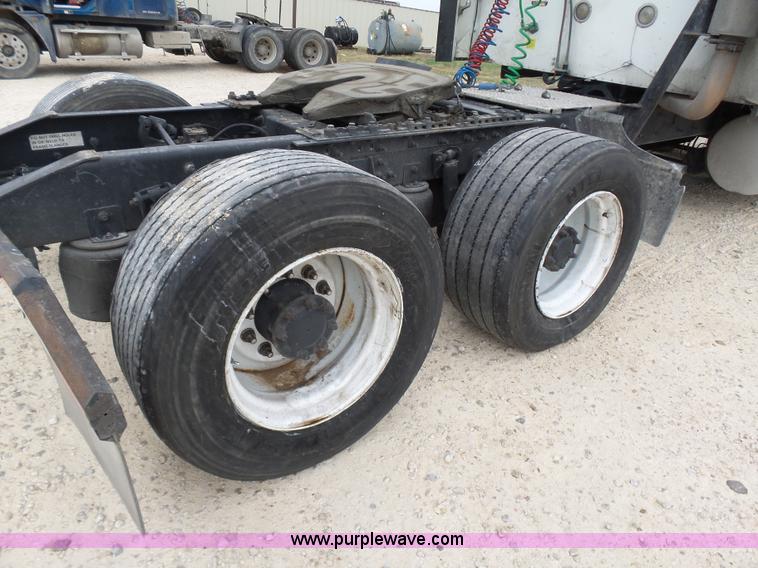 image for item K5772 2007 International 9400i semi truck