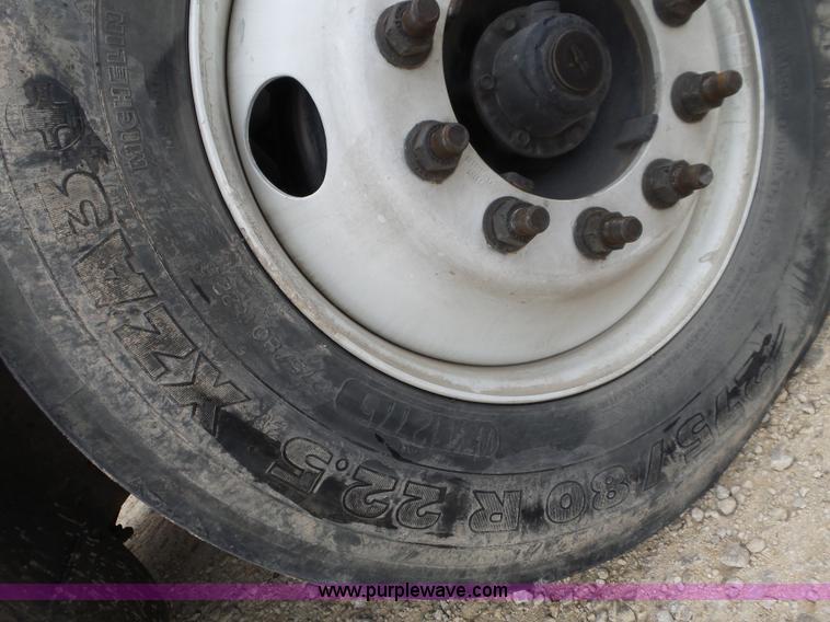 image for item K5772 2007 International 9400i semi truck