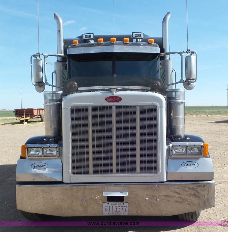 image for item K6948 2006 Peterbilt 379 semi truck