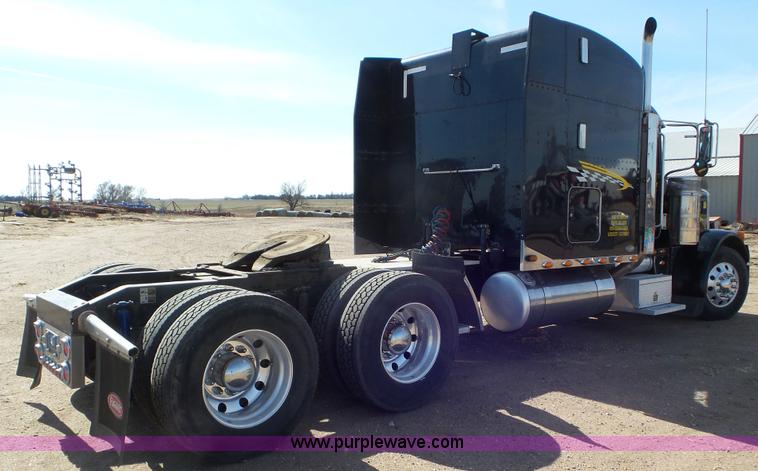 image for item K6948 2006 Peterbilt 379 semi truck