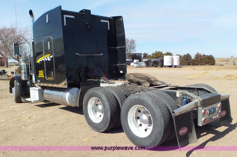image for item K6948 2006 Peterbilt 379 semi truck