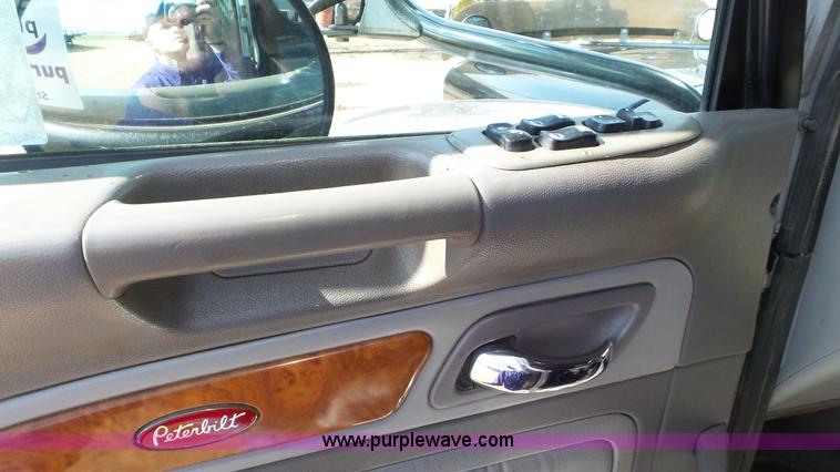 image for item K6948 2006 Peterbilt 379 semi truck