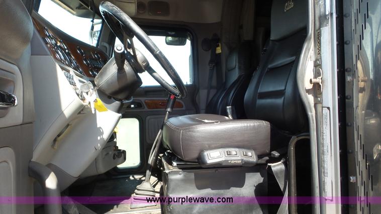 image for item K6948 2006 Peterbilt 379 semi truck