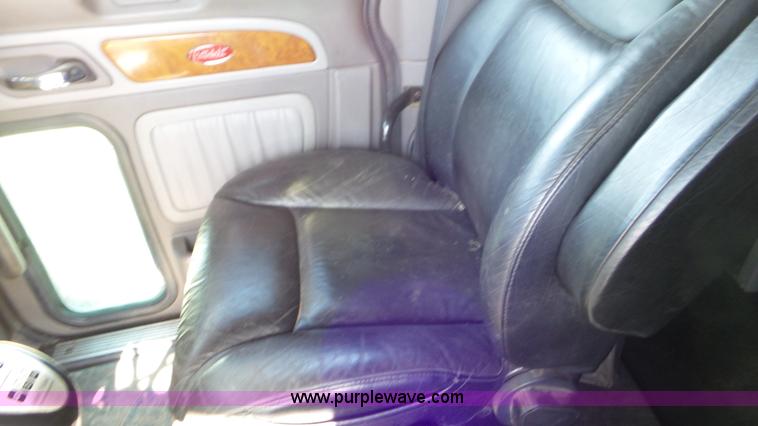 image for item K6948 2006 Peterbilt 379 semi truck