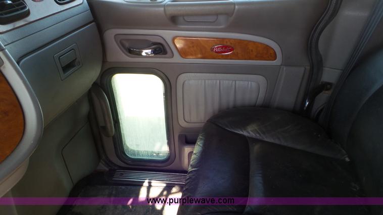 image for item K6948 2006 Peterbilt 379 semi truck