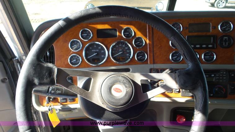 image for item K6948 2006 Peterbilt 379 semi truck