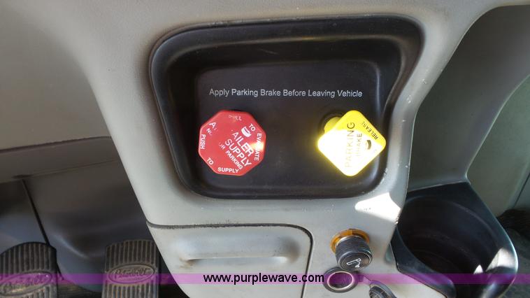 image for item K6948 2006 Peterbilt 379 semi truck