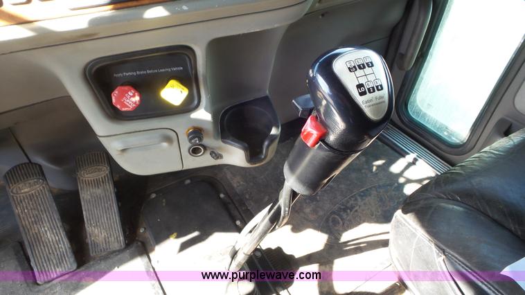 image for item K6948 2006 Peterbilt 379 semi truck