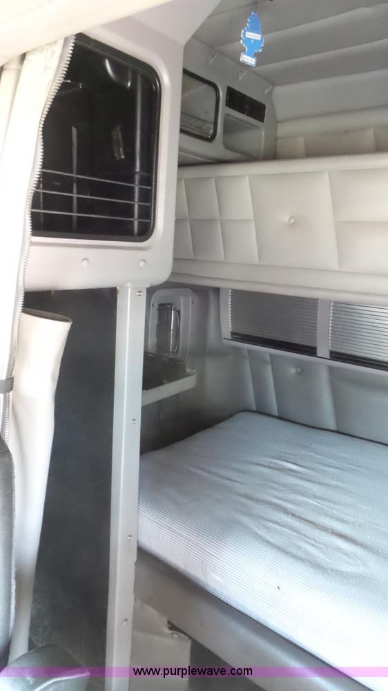 image for item K6948 2006 Peterbilt 379 semi truck