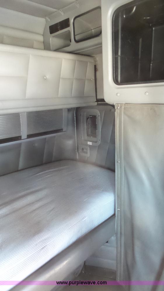 image for item K6948 2006 Peterbilt 379 semi truck