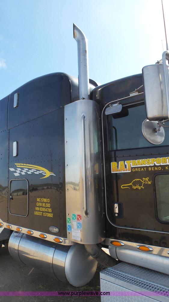 image for item K6948 2006 Peterbilt 379 semi truck