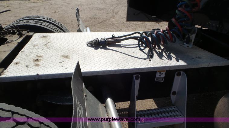 image for item K6948 2006 Peterbilt 379 semi truck