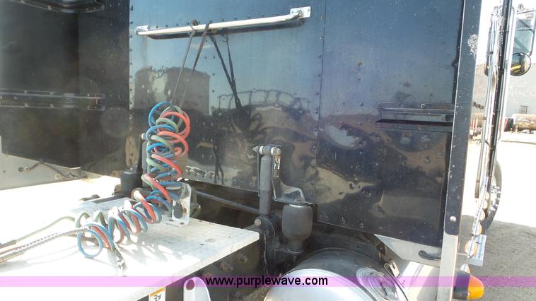 image for item K6948 2006 Peterbilt 379 semi truck