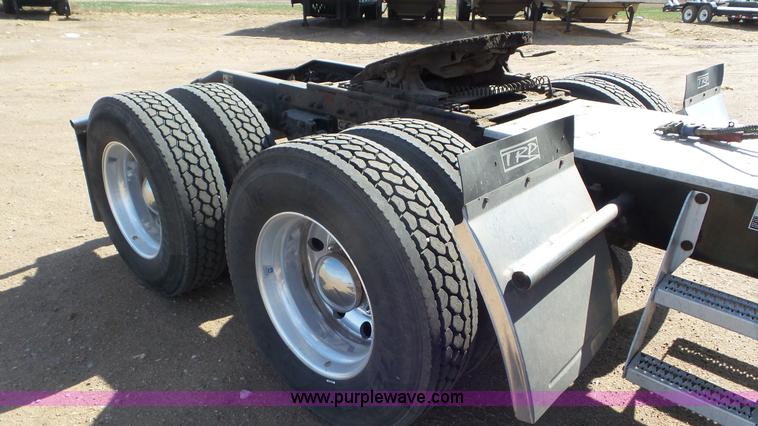 image for item K6948 2006 Peterbilt 379 semi truck