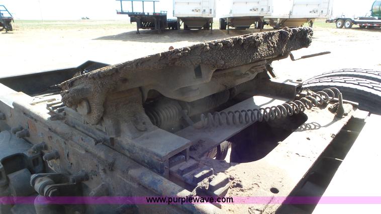 image for item K6948 2006 Peterbilt 379 semi truck