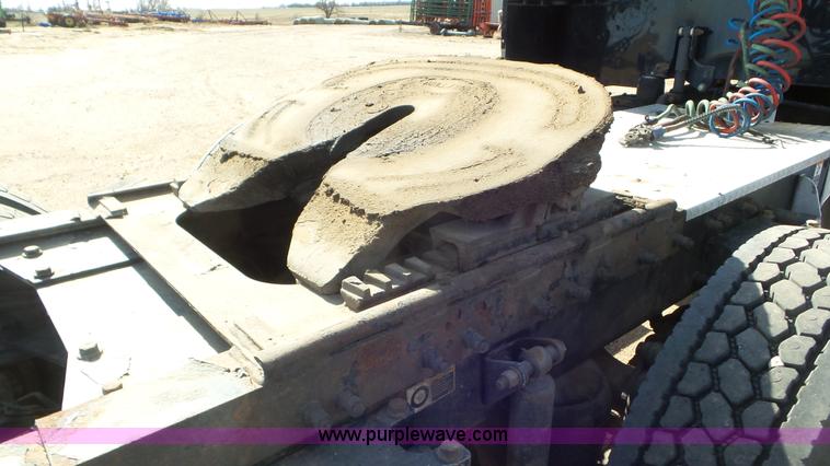 image for item K6948 2006 Peterbilt 379 semi truck