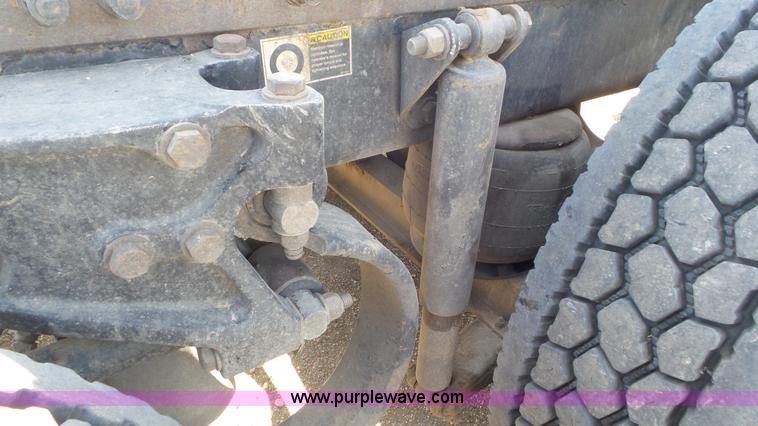 image for item K6948 2006 Peterbilt 379 semi truck