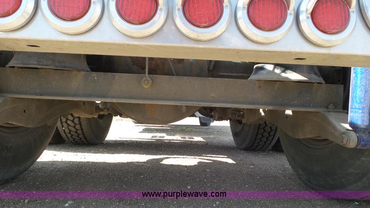 image for item K6948 2006 Peterbilt 379 semi truck