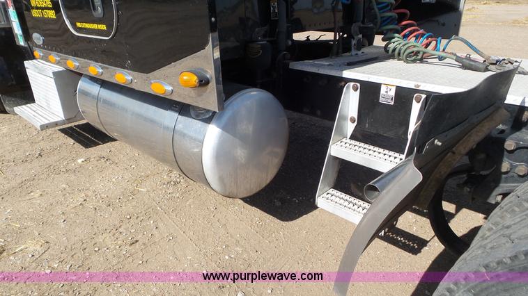 image for item K6948 2006 Peterbilt 379 semi truck