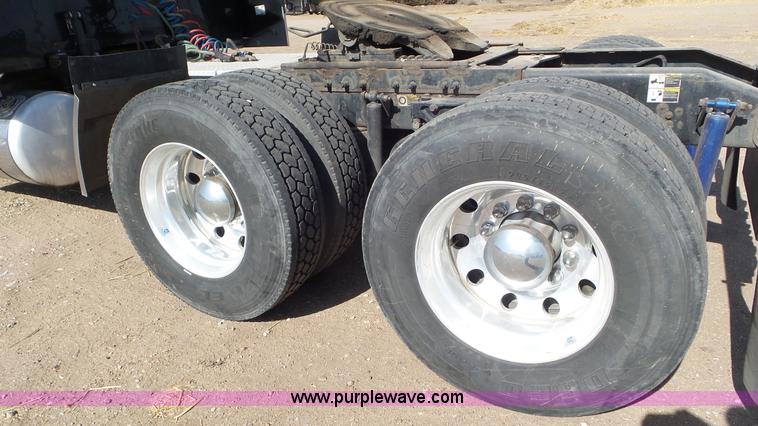 image for item K6948 2006 Peterbilt 379 semi truck