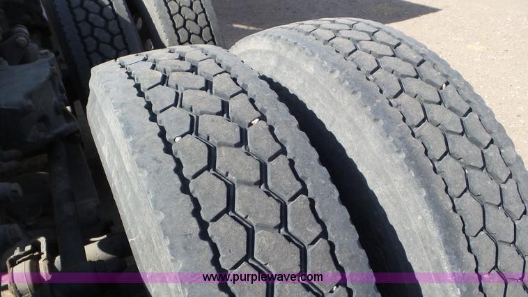 image for item K6948 2006 Peterbilt 379 semi truck