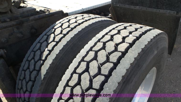 image for item K6948 2006 Peterbilt 379 semi truck