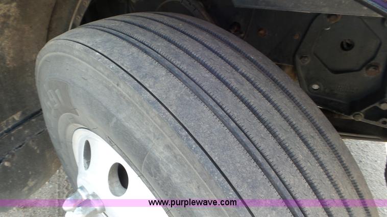 image for item K6948 2006 Peterbilt 379 semi truck