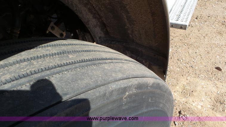 image for item K6948 2006 Peterbilt 379 semi truck