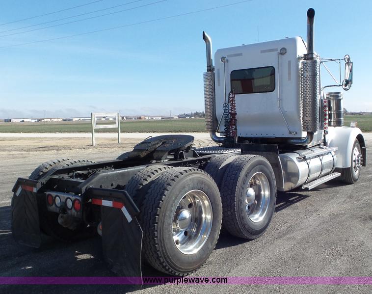 image for item K6951 2005 Kenworth W900L semi truck