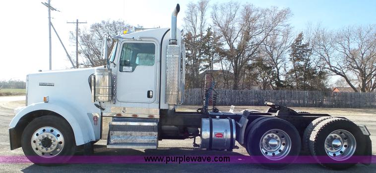 image for item K6951 2005 Kenworth W900L semi truck