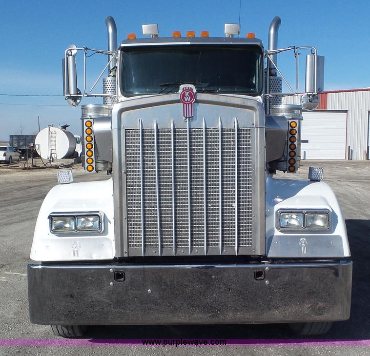image for item K6951 2005 Kenworth W900L semi truck