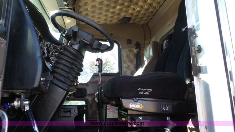 image for item K6951 2005 Kenworth W900L semi truck