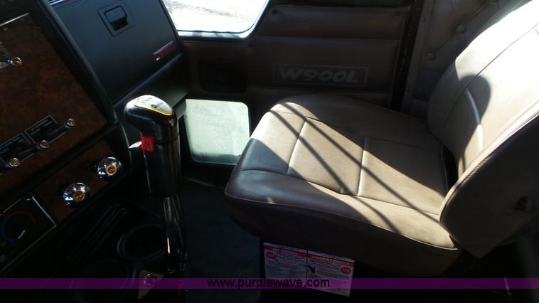 image for item K6951 2005 Kenworth W900L semi truck