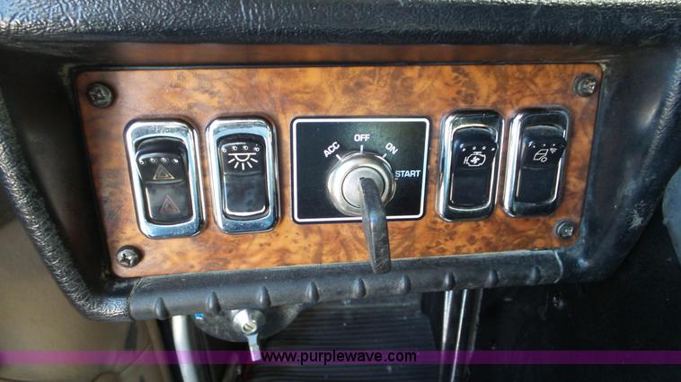 image for item K6951 2005 Kenworth W900L semi truck