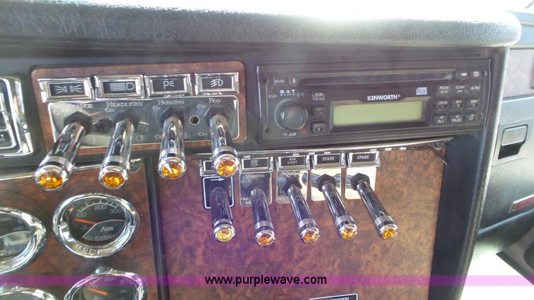 image for item K6951 2005 Kenworth W900L semi truck