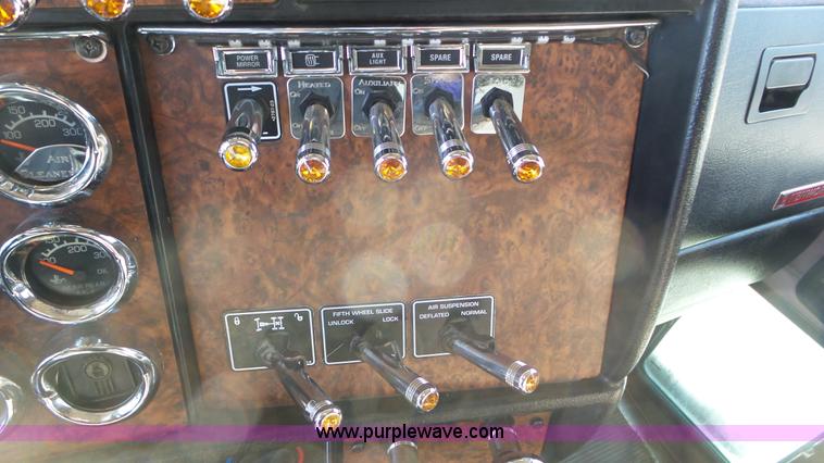 image for item K6951 2005 Kenworth W900L semi truck