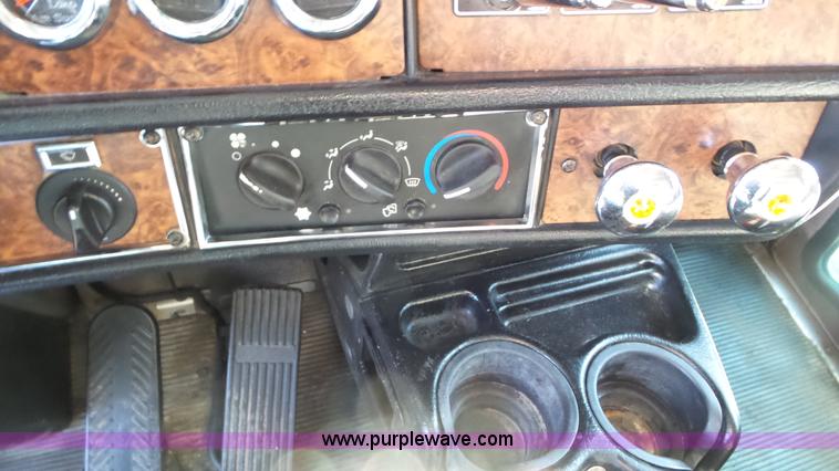 image for item K6951 2005 Kenworth W900L semi truck