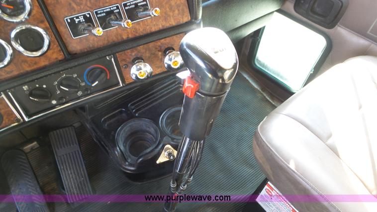 image for item K6951 2005 Kenworth W900L semi truck